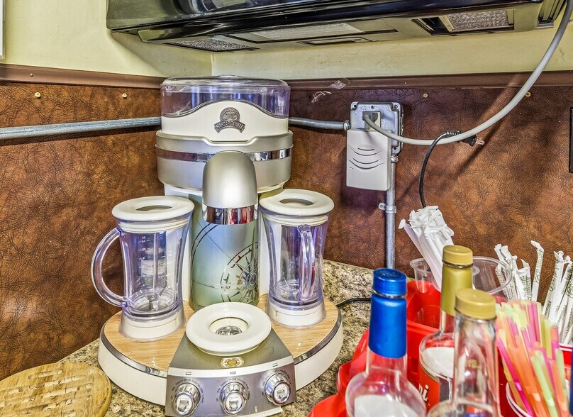 More Photos Of 1047 N 1st St, Montrose Office For Sale