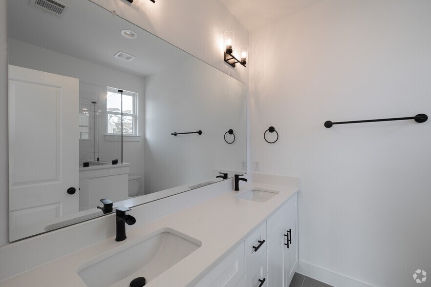 More Photos Of 2527 Judiway St, Houston Apartments For Sale