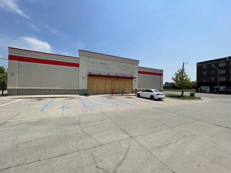 More Photos Of 2250 W Davison, Detroit Freestanding For Lease