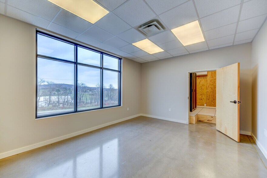 More Photos Of 1025 Alliance Park Dr, Bloomsburg Office For Lease