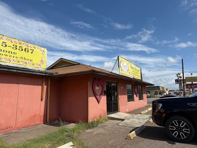 More Photos Of 1117-1119 Bustamante St, Laredo General Retail For Sale