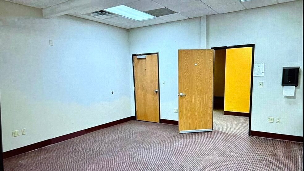 More Photos Of 2-12 NW 5th St, Richmond Storefront For Lease