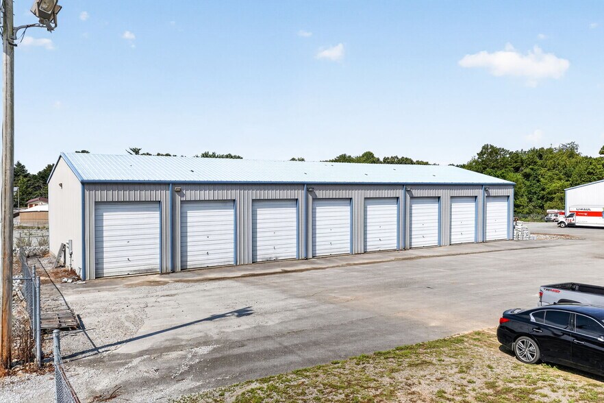 More Photos Of 110 Woodlands Cir, Crossville Self Storage For Sale