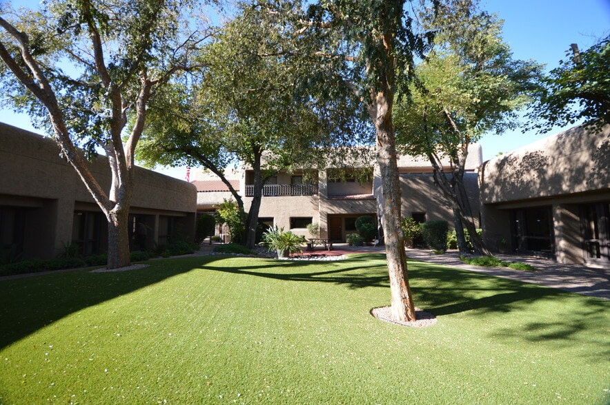 More Photos Of 8433 N Black Canyon Fwy, Phoenix Office For Lease