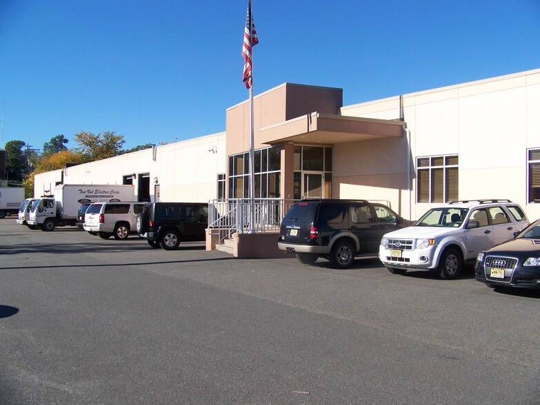 Primary Photo Of 205 S Newman St, Hackensack Manufacturing For Sale