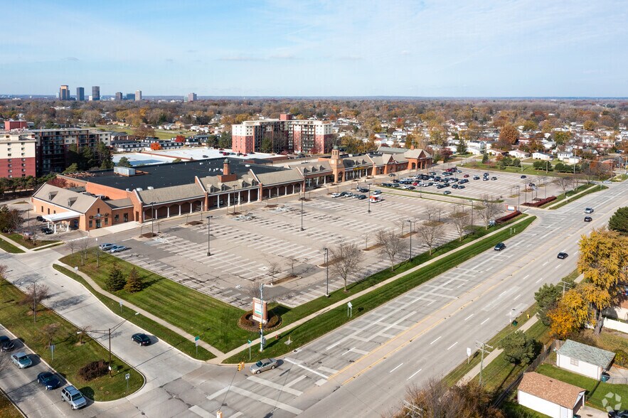 More Photos Of 23675-23765 Greenfield Rd, Southfield Unknown For Lease