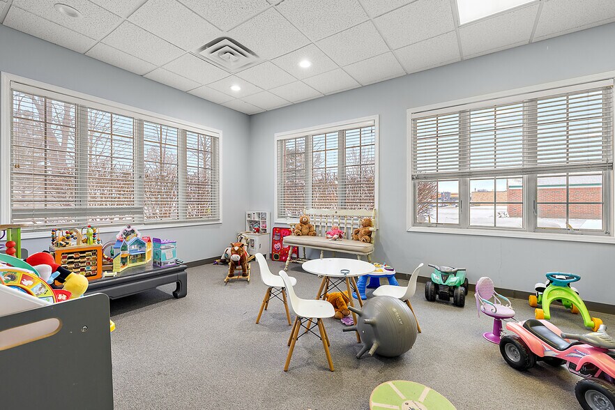 More Photos Of 42560 Van Dyke Ave, Sterling Heights Medical For Lease