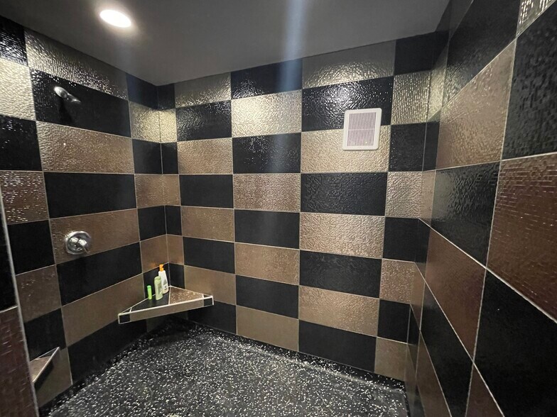 More Photos Of 1366 Hornblend St, San Diego Flex For Lease