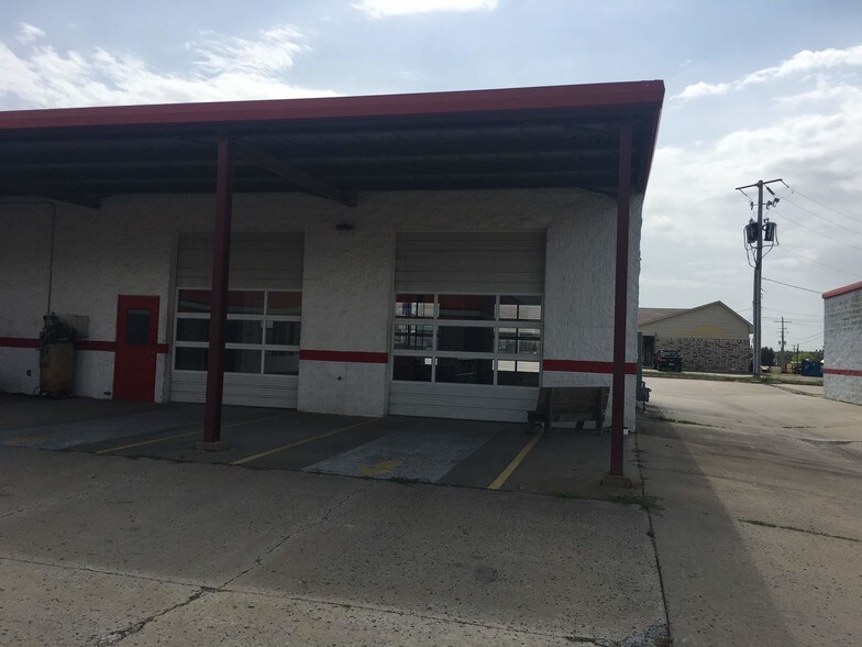 More Photos Of 914 W Main St, Cabot Auto Repair For Lease