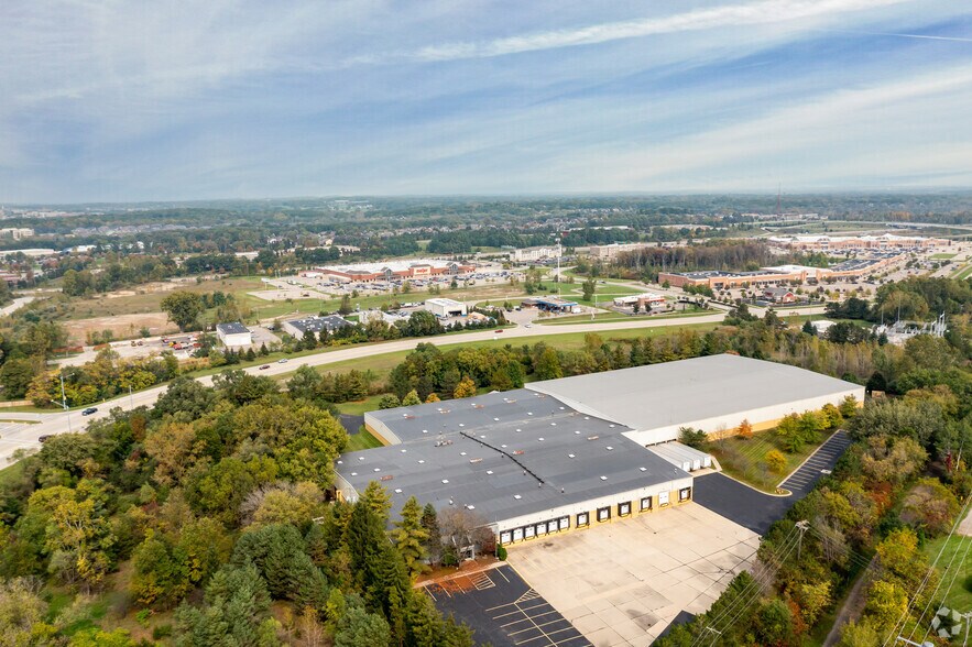More Photos Of 2737 S Adams Rd, Rochester Hills Warehouse For Lease