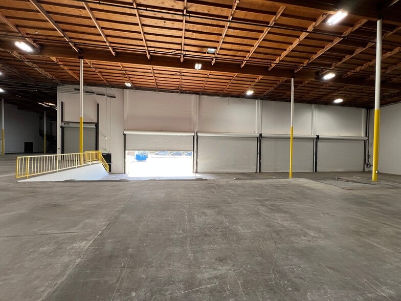 More Photos Of 13207 Bradley Ave, Sylmar Distribution For Lease