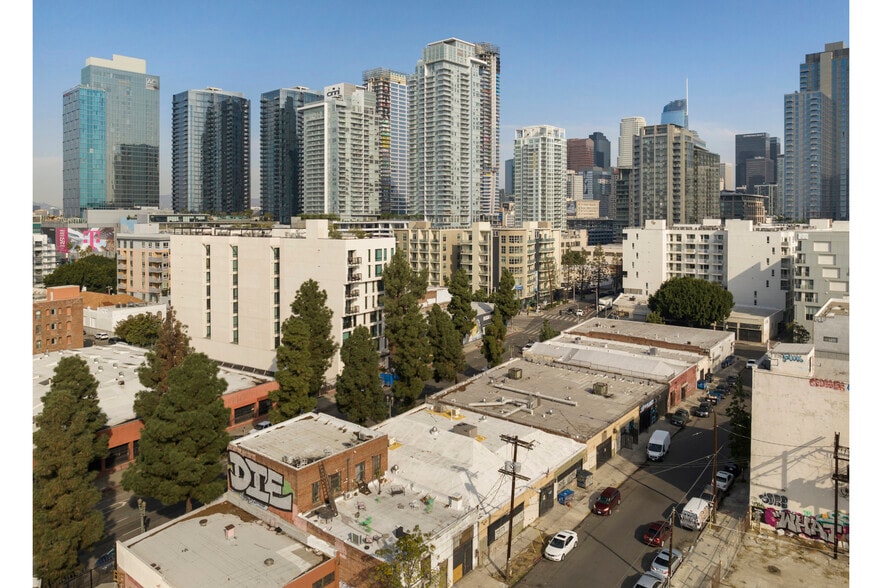 More Photos Of 1326 S Grand Ave, Los Angeles Warehouse For Sale