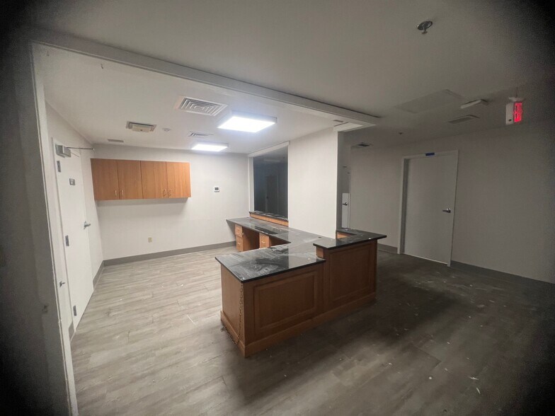 More Photos Of 89 Viets St, New London Office For Sale