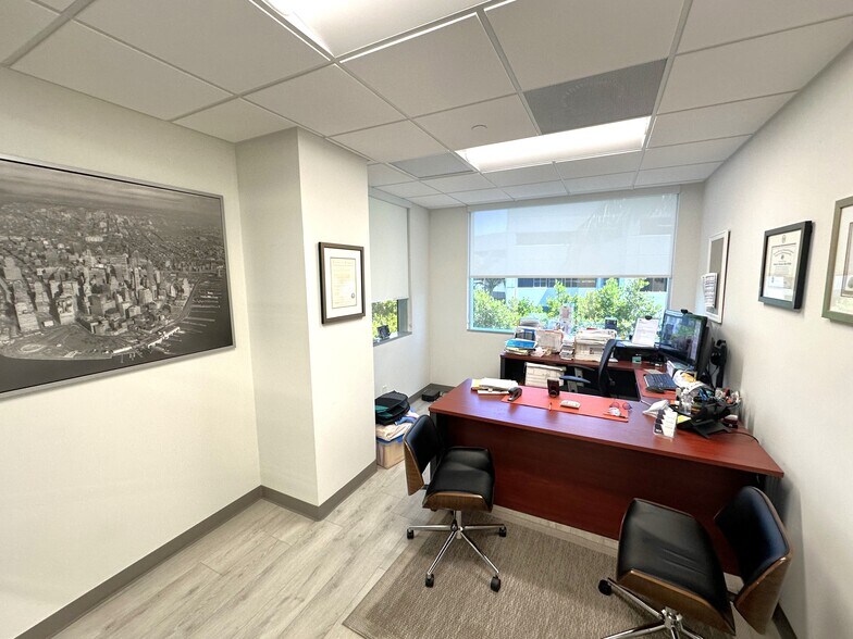 More Photos Of 20803 Biscayne Blvd, Aventura Office For Lease
