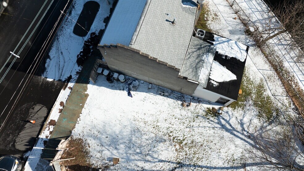 More Photos Of 17 Spring St, Trenton Freestanding For Sale