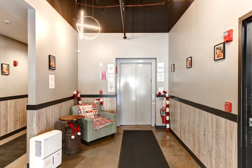 More Photos Of 18409 S Halsted St, Glenwood Storefront For Sale