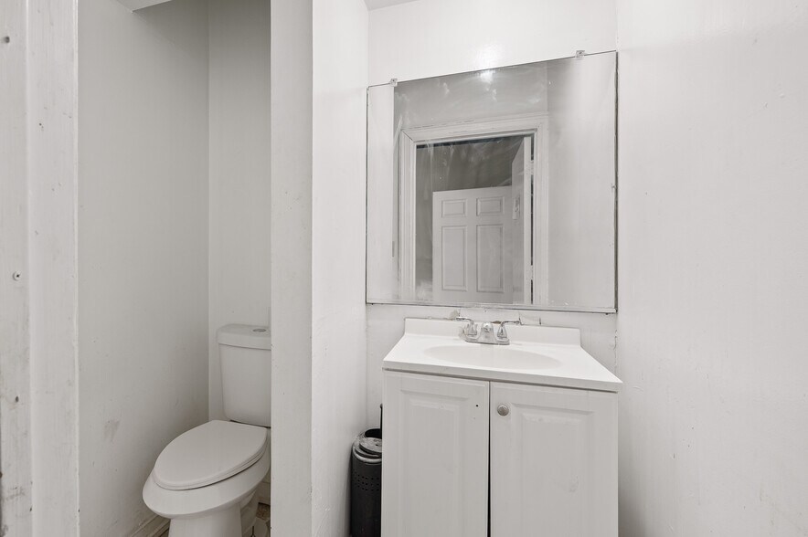 More Photos Of 1710 Highway 6, Houston Storefront For Lease