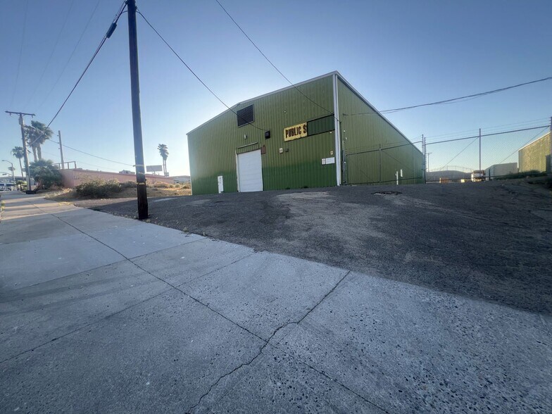 More Photos Of 160-170 Eastgate Rd, Barstow Warehouse For Lease