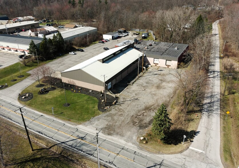 Primary Photo Of 7955 Euclid Chardon Rd, Kirtland Manufacturing For Sale