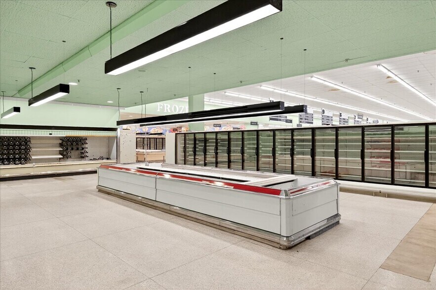 More Photos Of 4634-4639 Gravois Rd, House Spgs, House Springs Supermarket For Lease