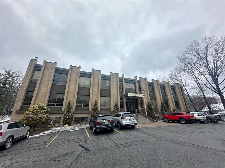 More Photos Of 531 Central Park Ave, Scarsdale Office For Lease