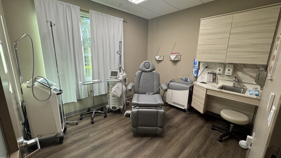 More Photos Of 5234 Little Rd, New Port Richey Medical For Lease