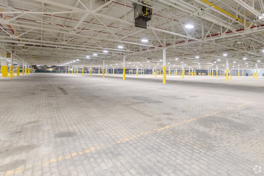 More Photos Of 3300 N 124th St, Milwaukee Manufacturing For Sale