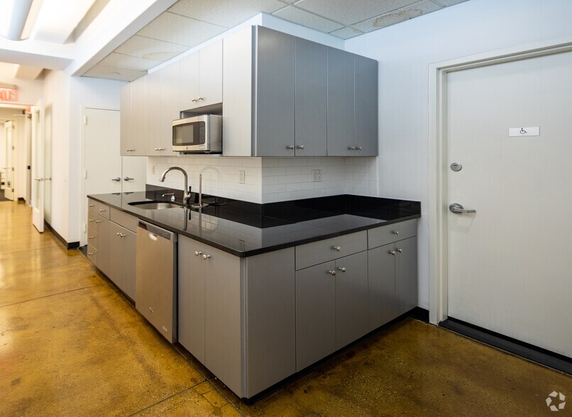 More Photos Of 589 Eighth Ave, New York Loft Creative Space For Lease