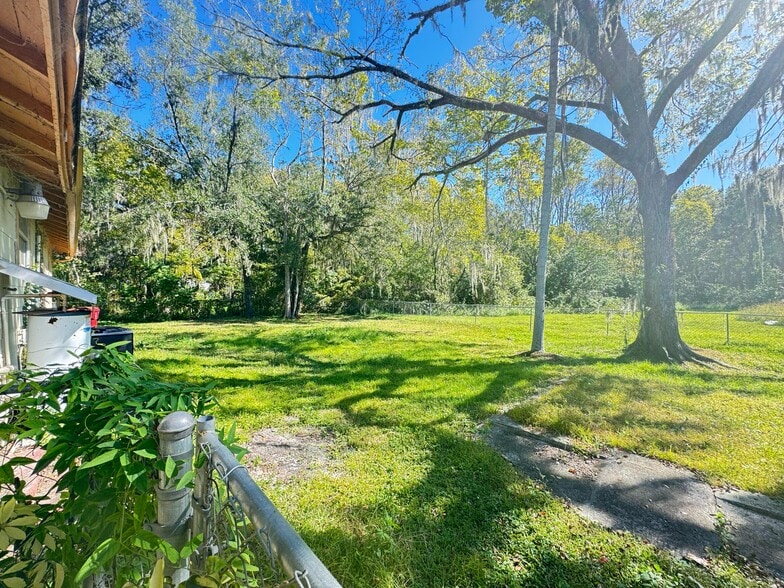 More Photos Of 809 E Alsobrook St, Plant City Flex For Sale