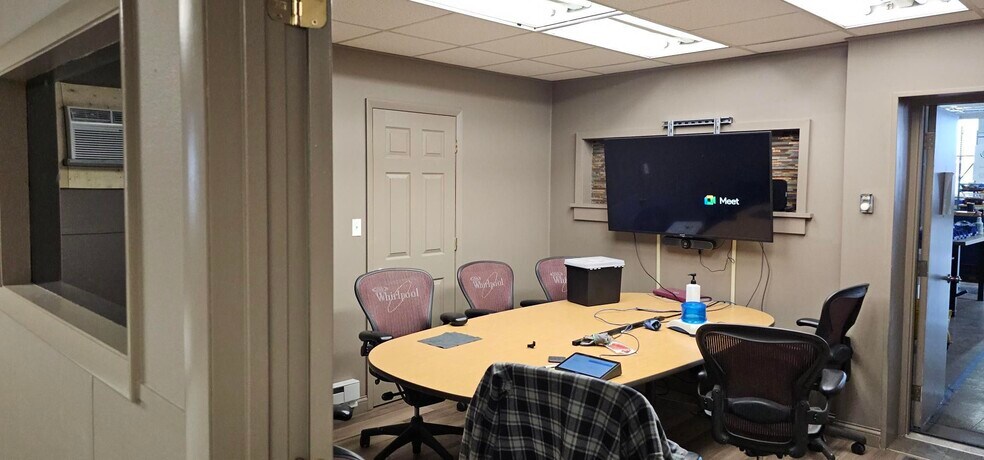 More Photos Of 4295 N Roosevelt Rd, Stevensville Manufacturing For Lease