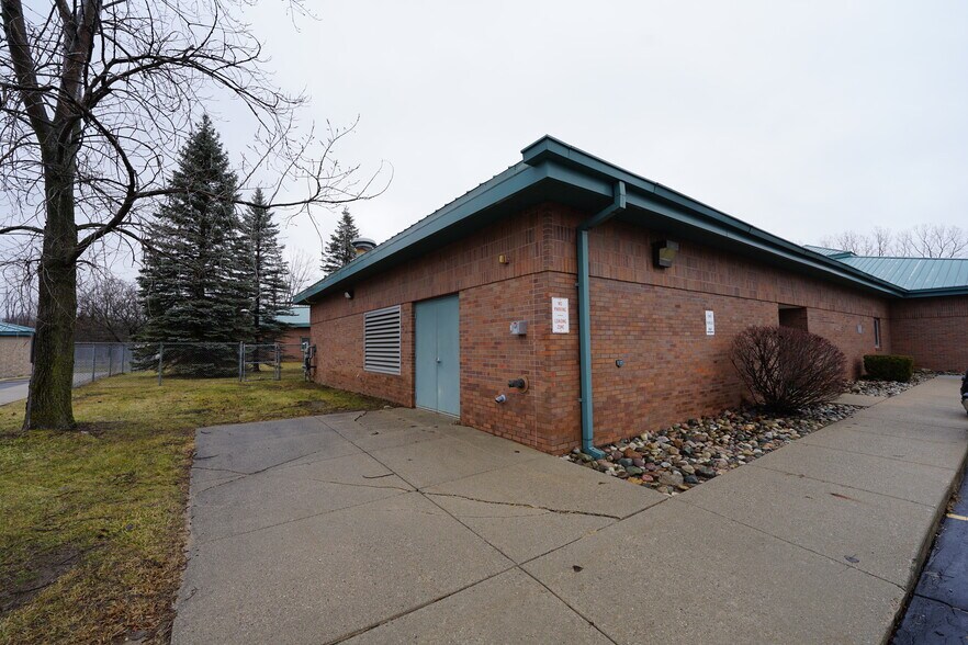 More Photos Of 1835 Treanor St, Saginaw Rehabilitation Center For Sale