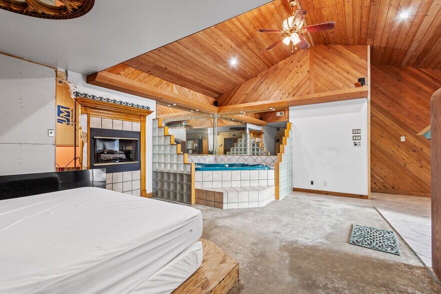 More Photos Of 2507 E 1100 N, Demotte Apartments For Sale