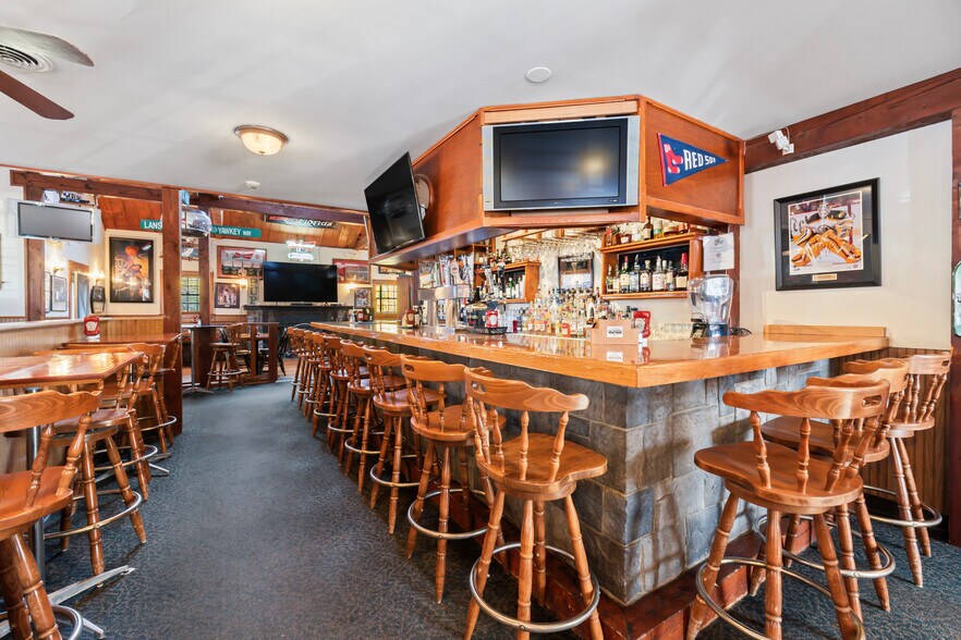 More Photos Of 52 Post Rd, Wells Restaurant For Sale