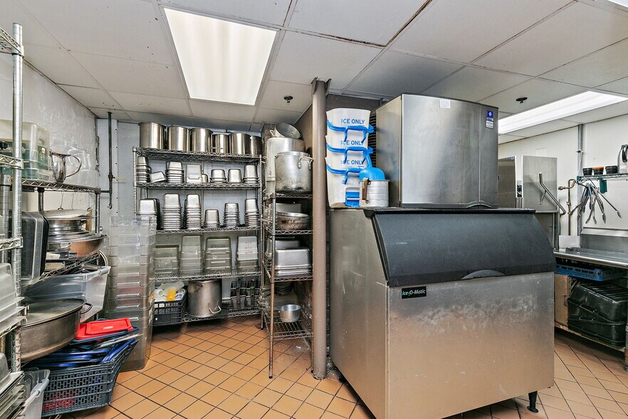 More Photos Of 124 S 2nd St, Geneva General Retail For Sale