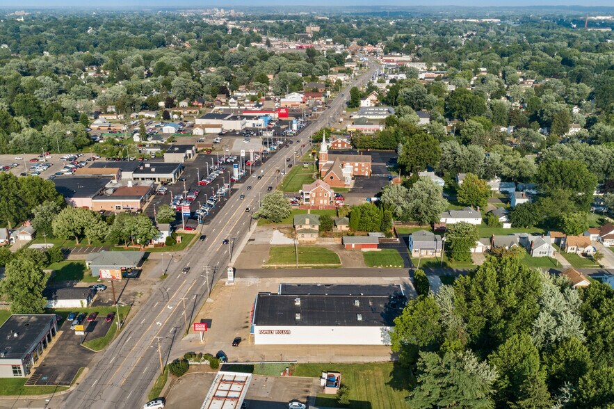 More Photos Of 3635-3643 Lincoln Way E, Massillon Freestanding For Lease