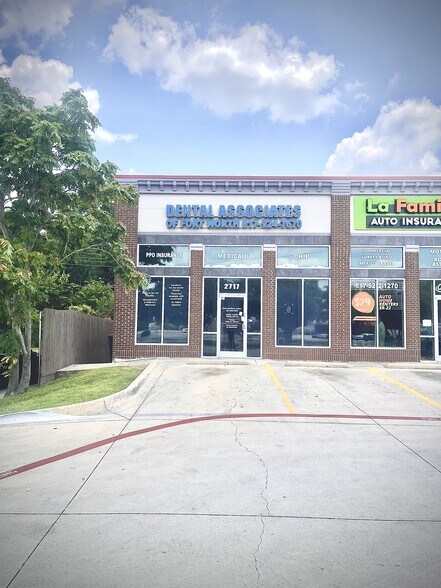 More Photos Of 2717 8th Ave, Fort Worth Storefront Retail Office For Lease