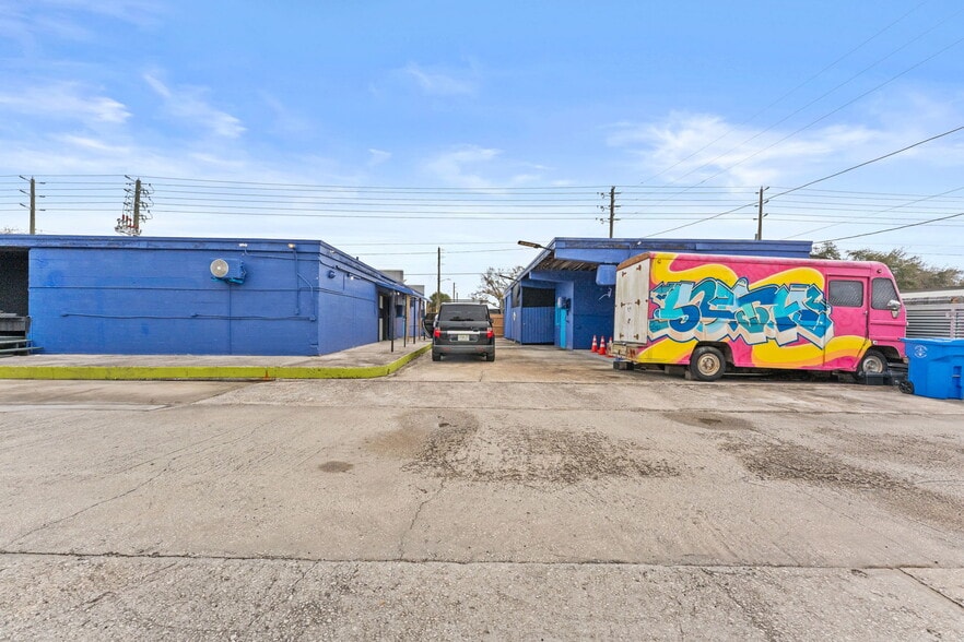 More Photos Of 701 49th St S, Gulfport Freestanding For Sale