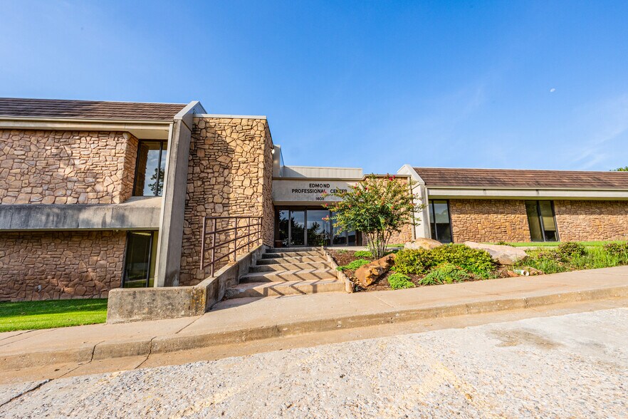 More Photos Of 1603 E 19th St, Edmond Coworking Space