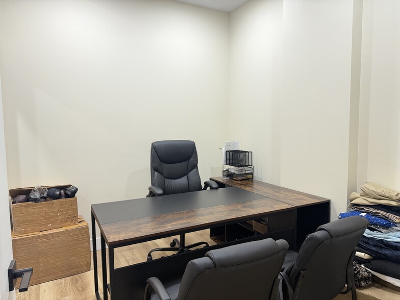 More Photos Of 14858 60 Av, Surrey Apartments For Lease