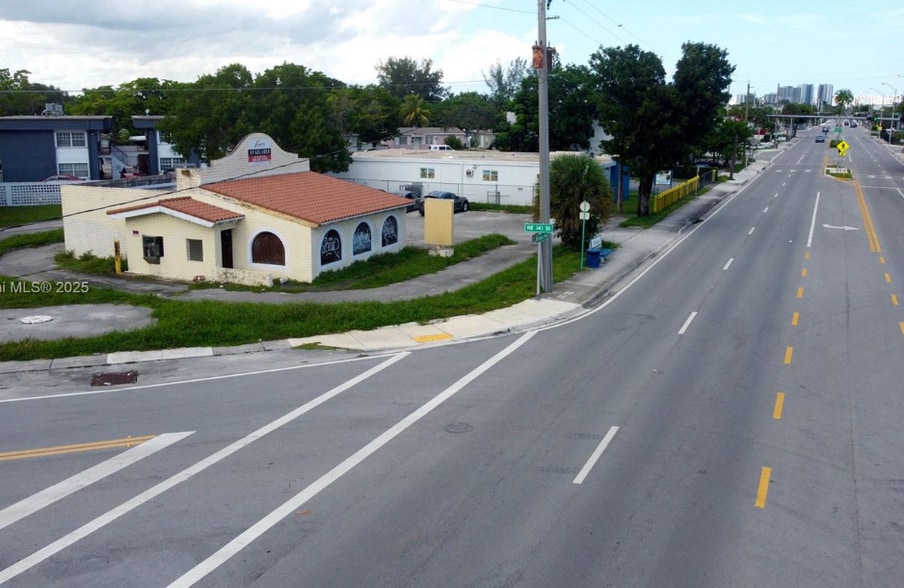 Primary Photo Of 14100 W Dixie Hwy, Miami Restaurant For Lease