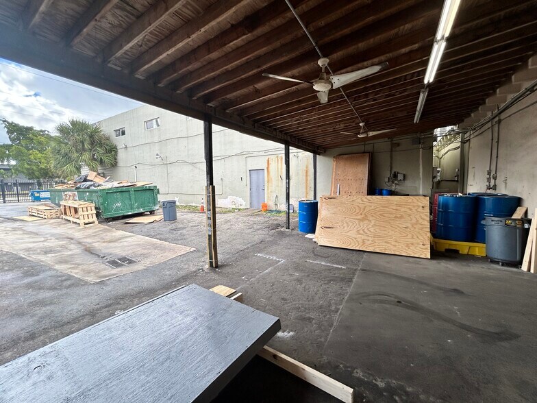 More Photos Of 2000 N Dixie Hwy, Hollywood Light Manufacturing For Lease