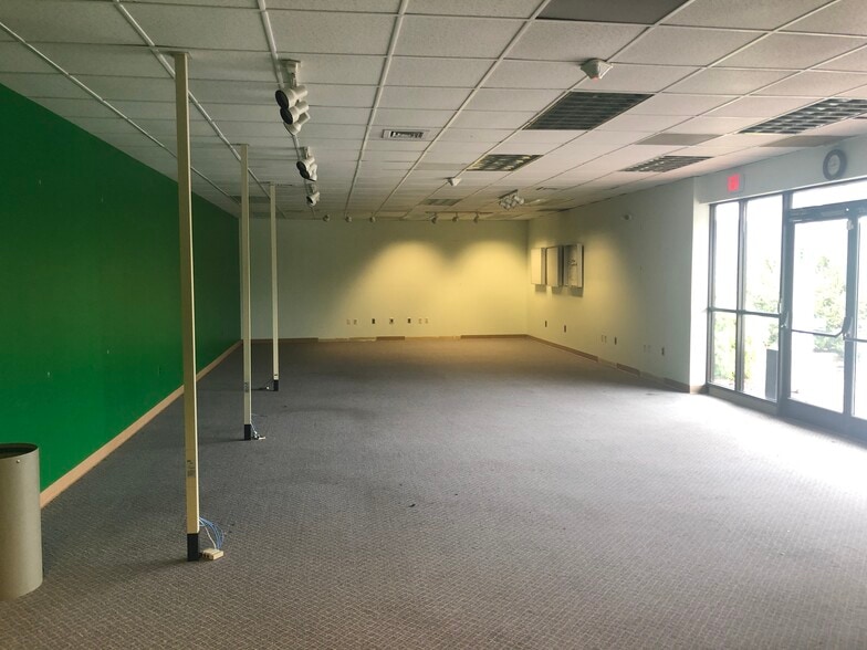 More Photos Of 1530 Hooker Rd, Greenville Freestanding For Lease