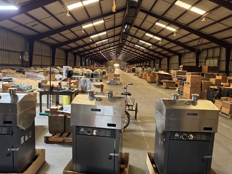 More Photos Of 405 Mayfield Rd, Warrenton Warehouse For Lease