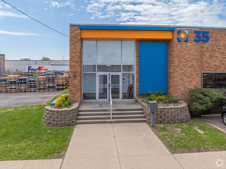 More Photos Of 35 Styertowne Rd, Clifton Warehouse For Lease