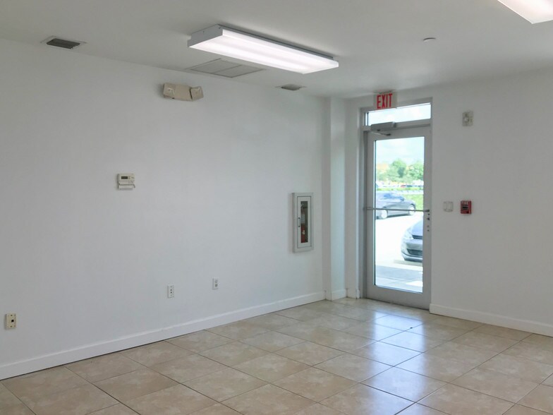 More Photos Of 10388 State Road 84, Davie Warehouse For Lease