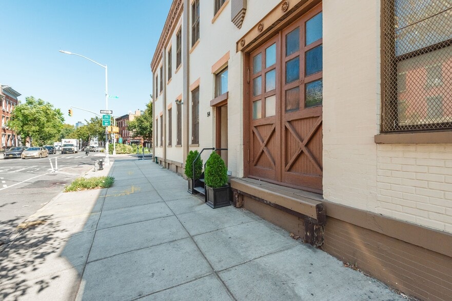 More Photos Of 54 Franklin St, Brooklyn Apartments For Sale
