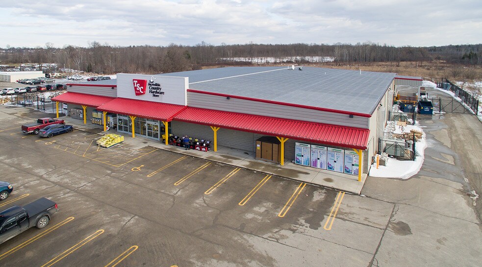 Primary Photo Of 231 Lombard St, Smiths Falls Freestanding For Sale