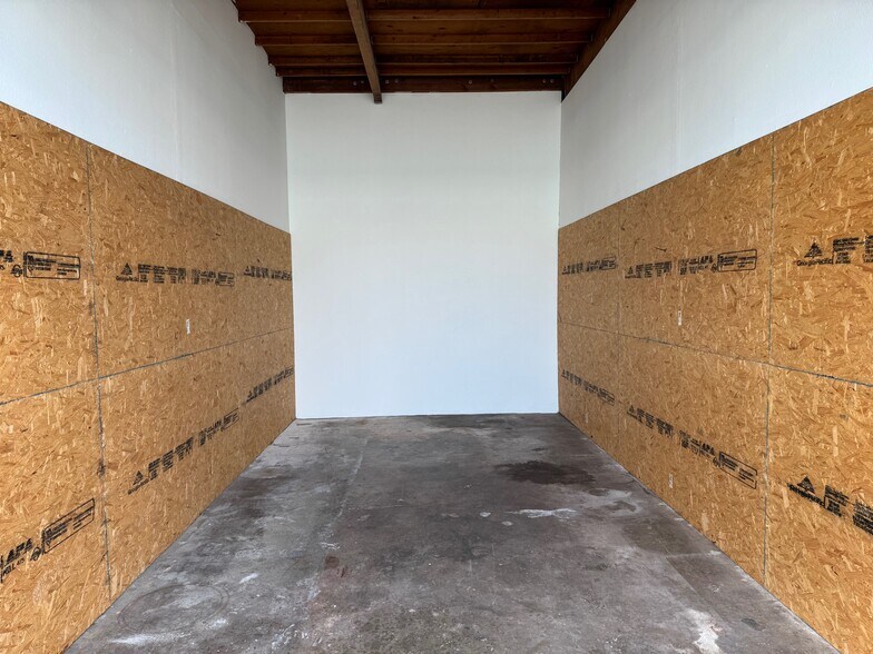 More Photos Of 1333 N Manzanita St, Orange Self Storage For Lease