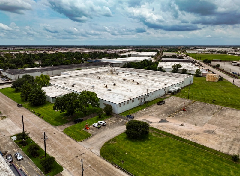 Primary Photo Of 8440 Tewantin Dr, Houston Manufacturing For Sale