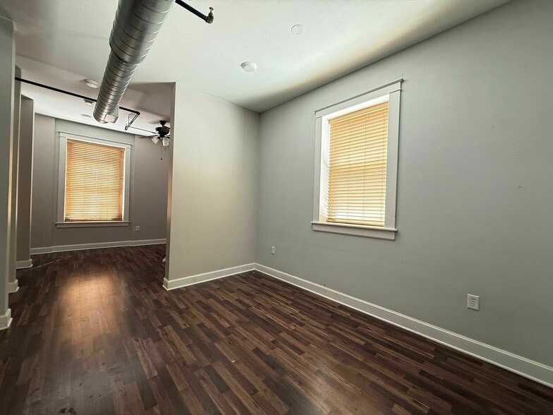 More Photos Of 300-308 W Commercial St, Springfield Storefront Retail Residential For Sale